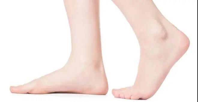腳底艾灸你以為只是祛寒？竟還有這樣的功效！
